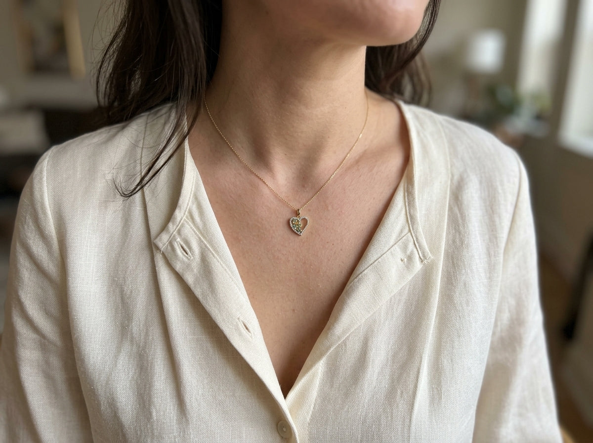 LE COEUR Pingente com Diamante Natural e Esmeralda Natural em Ouro 10k