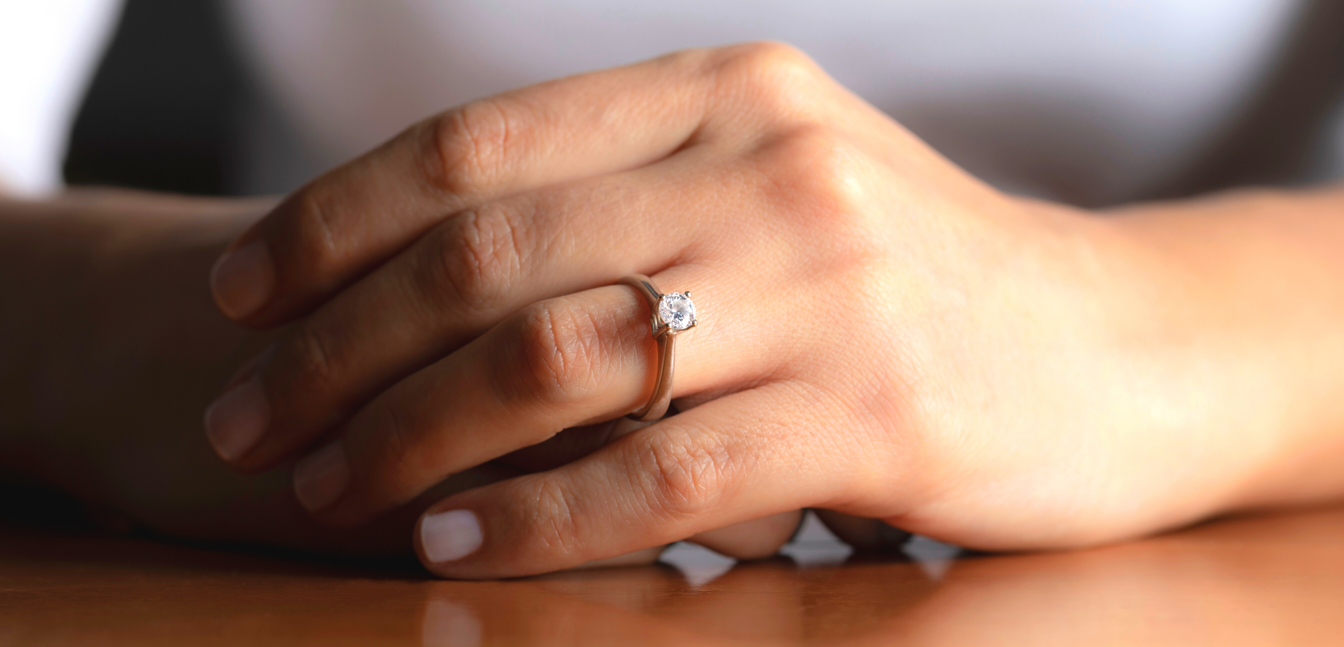 Engagement solitaire diamond ring