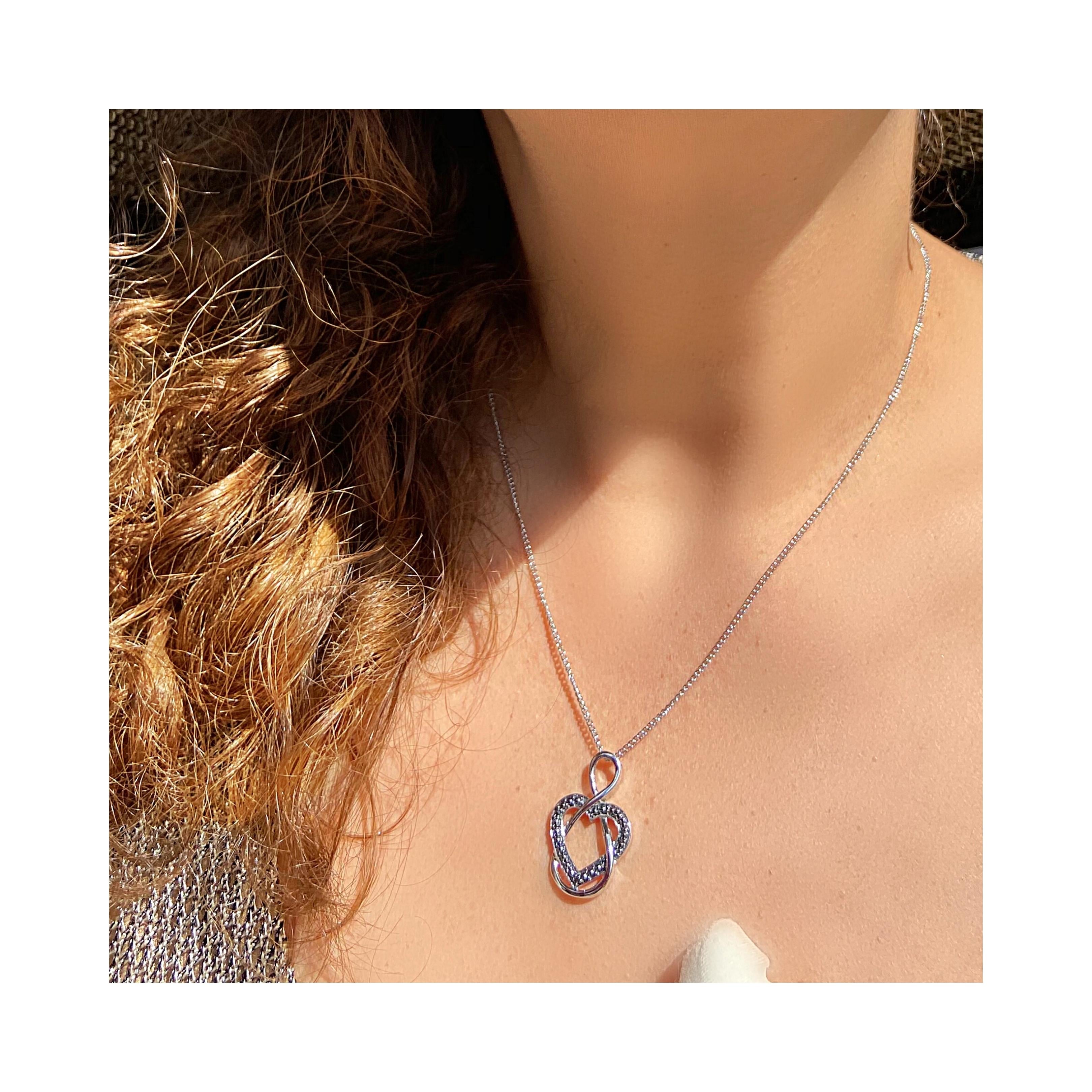 Woman showing on her chest the Black Diamond Pendant named Togueter