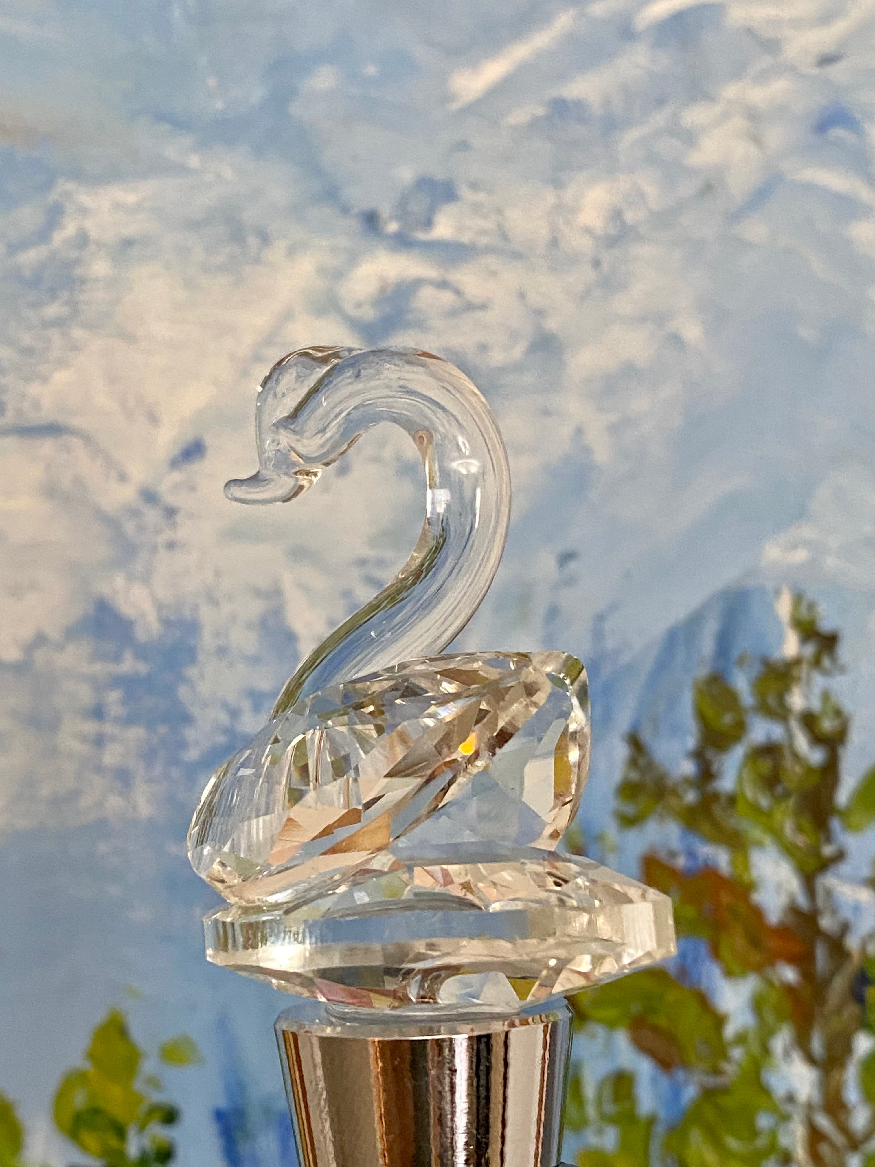 SWAN Wine Crystal Bottle Stopper - MIKING LLC