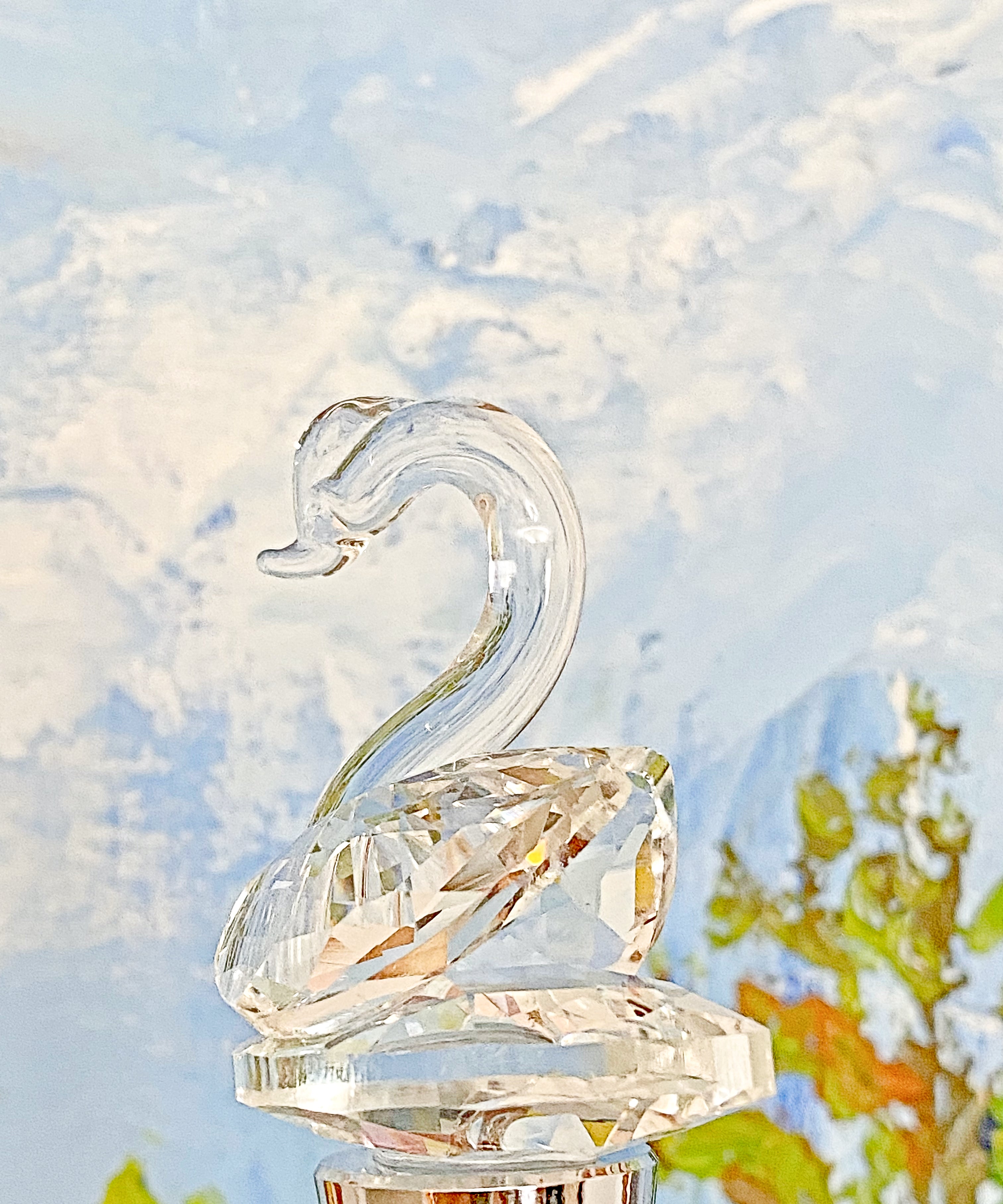 SWAN Wine Crystal Bottle Stopper - MIKING LLC