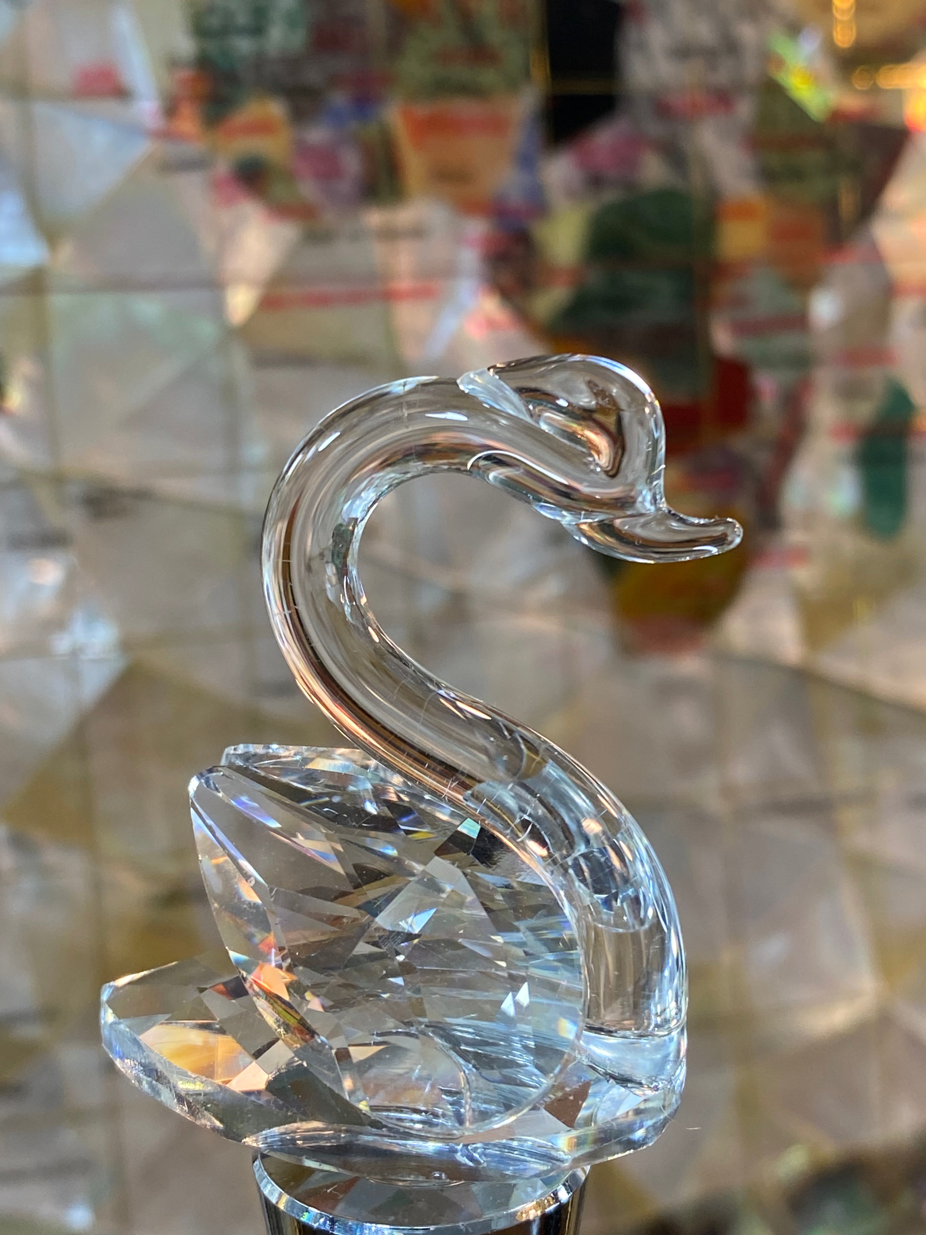 SWAN Wine Crystal Bottle Stopper - MIKING LLC