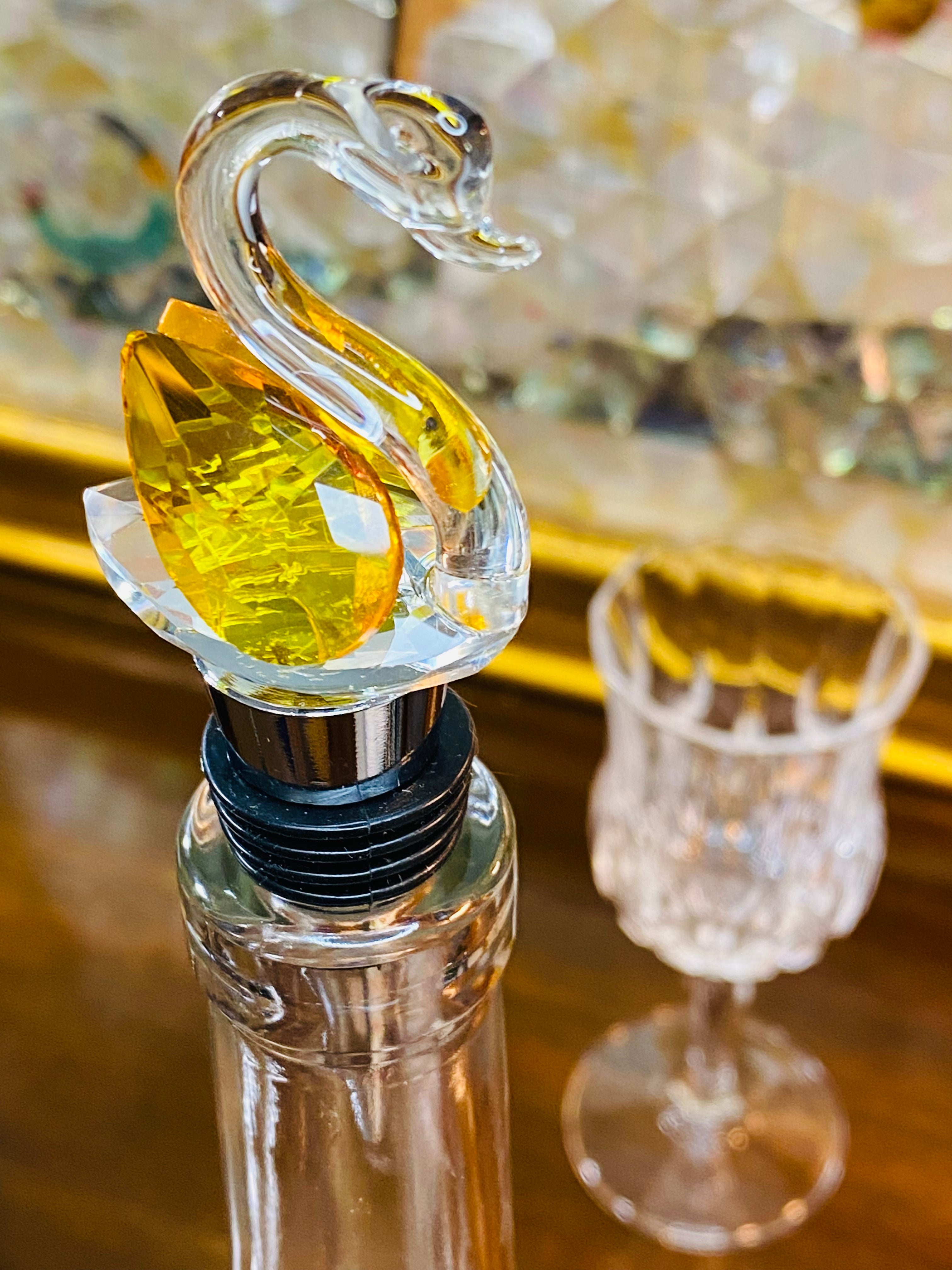 SWAN Wine Crystal Bottle Stopper - MIKING LLC